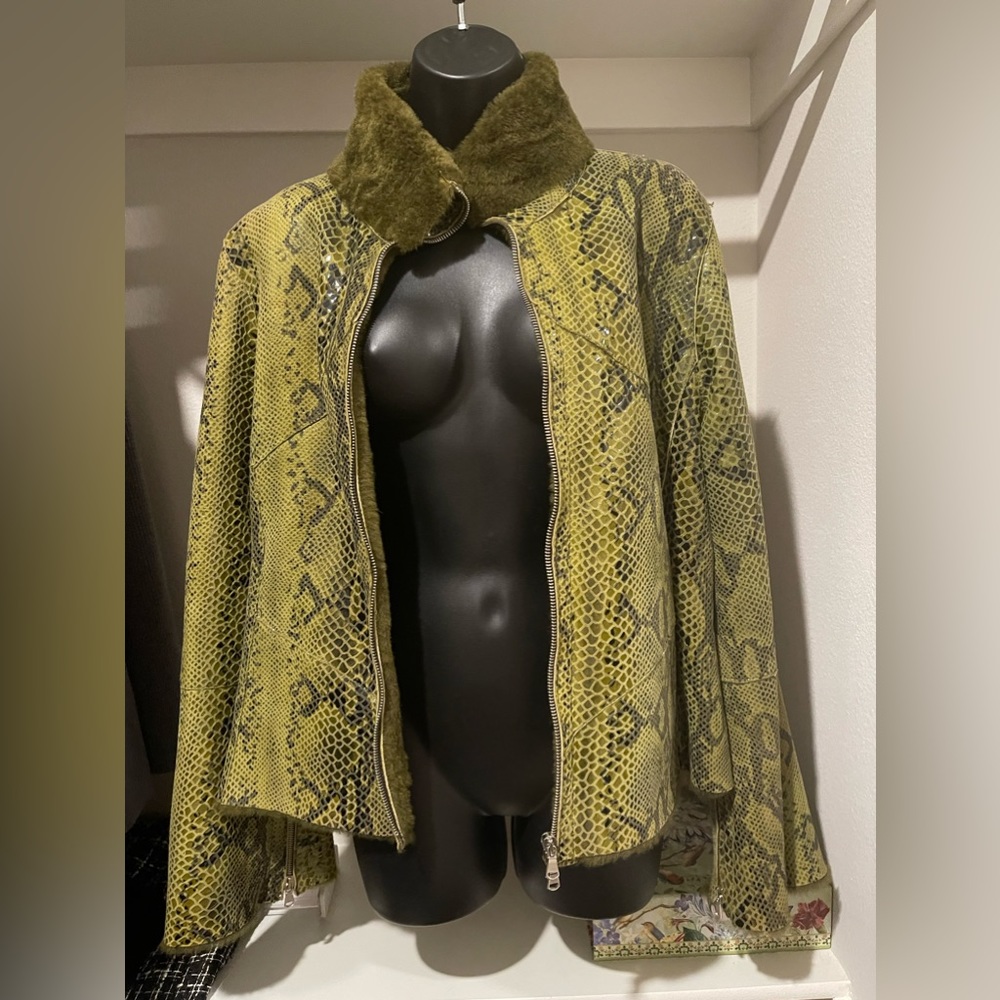 Light Weight Shearling Jacket Olive European Size… - image 1